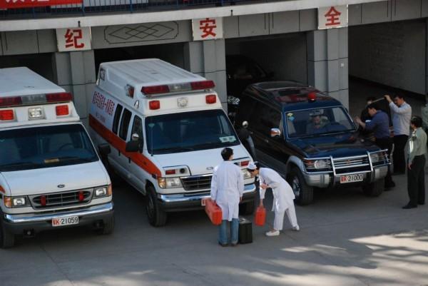 理塘县救护车转院