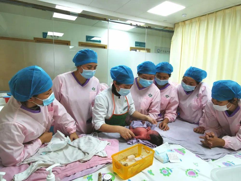 理塘县妇婴监护型护送